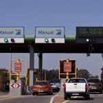 The southbound carriageway towards KwaZulu-Natal is currently blocked by protesters near Mooi River Toll Plaza